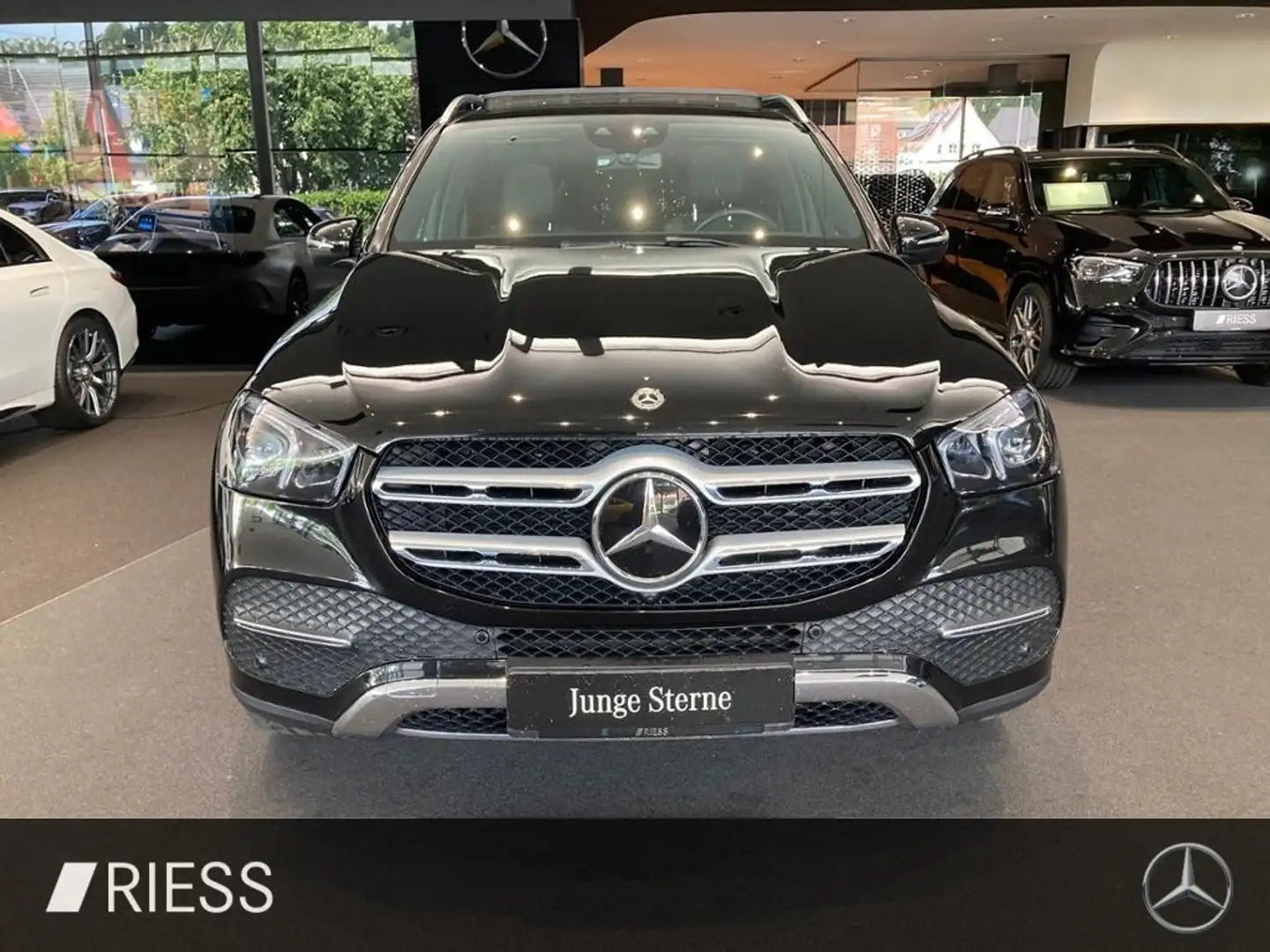 Mercedes-Benz GLE 350 de 4M Off-Roader PANO DISTR AMBI 360 AHK Schwarz - 2