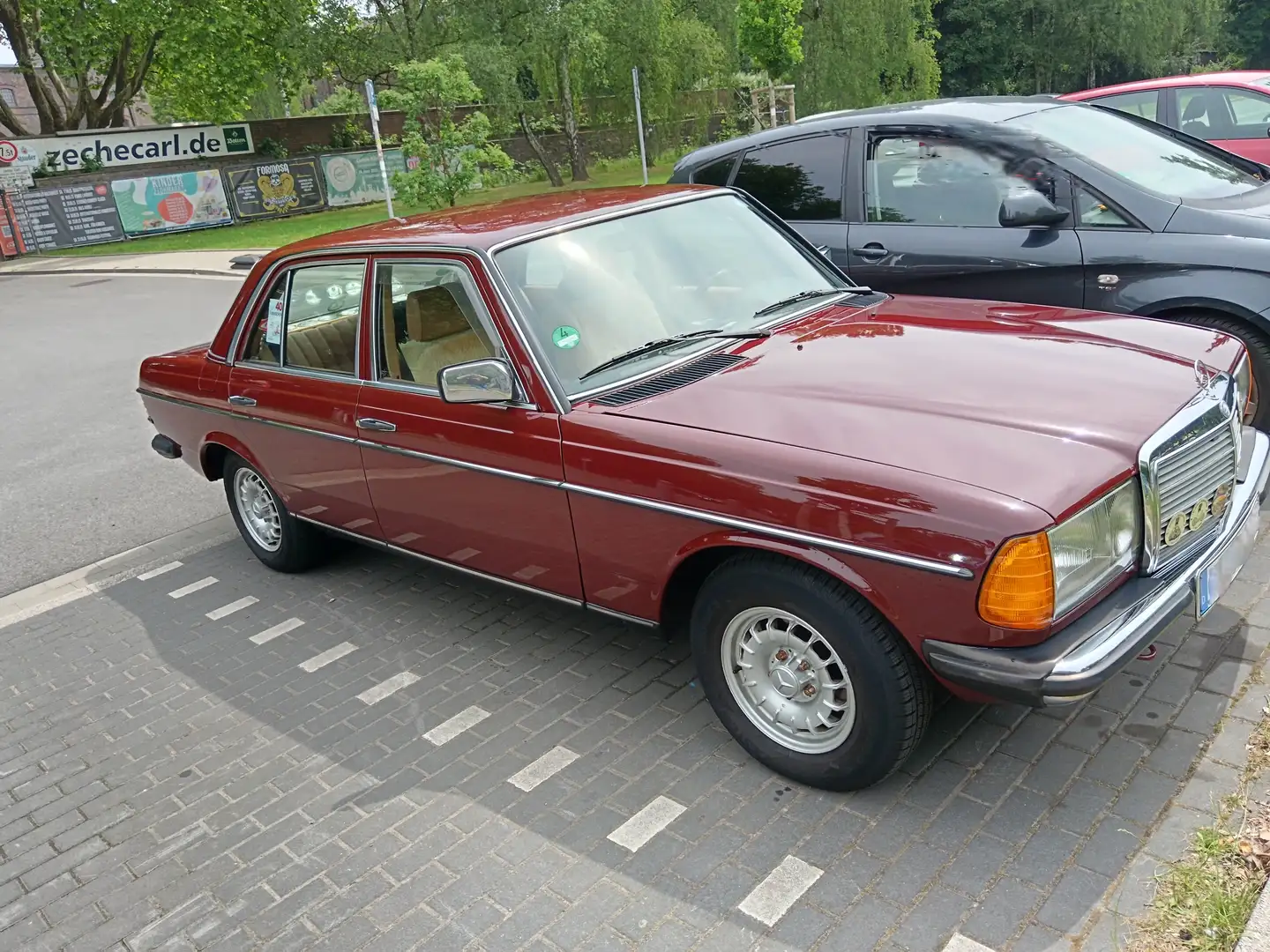 Mercedes-Benz 230 Baureihe 123 E Roşu - 2