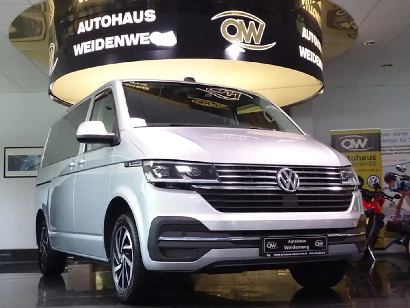Volkswagen T6 Multivan Comfortl.DSG Navi LED Cam Stdhzg AHK Silber - 2