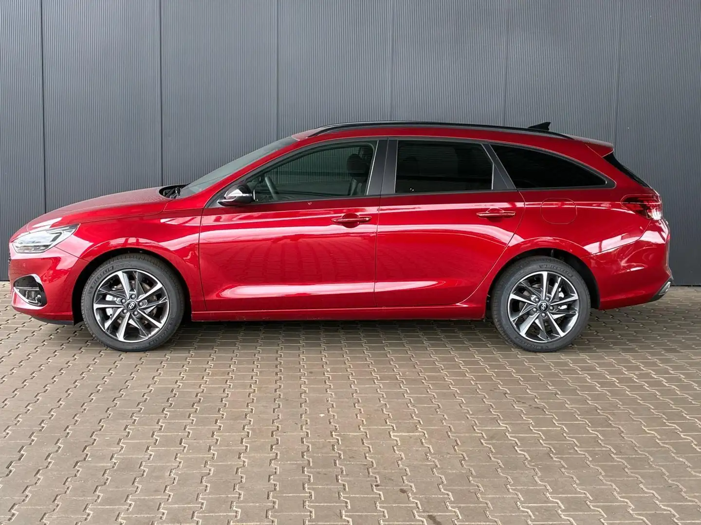 Hyundai i30 Kombi Comfort Plus 1.0 TGDI DCT / Navi Sitz + L... Rot - 2