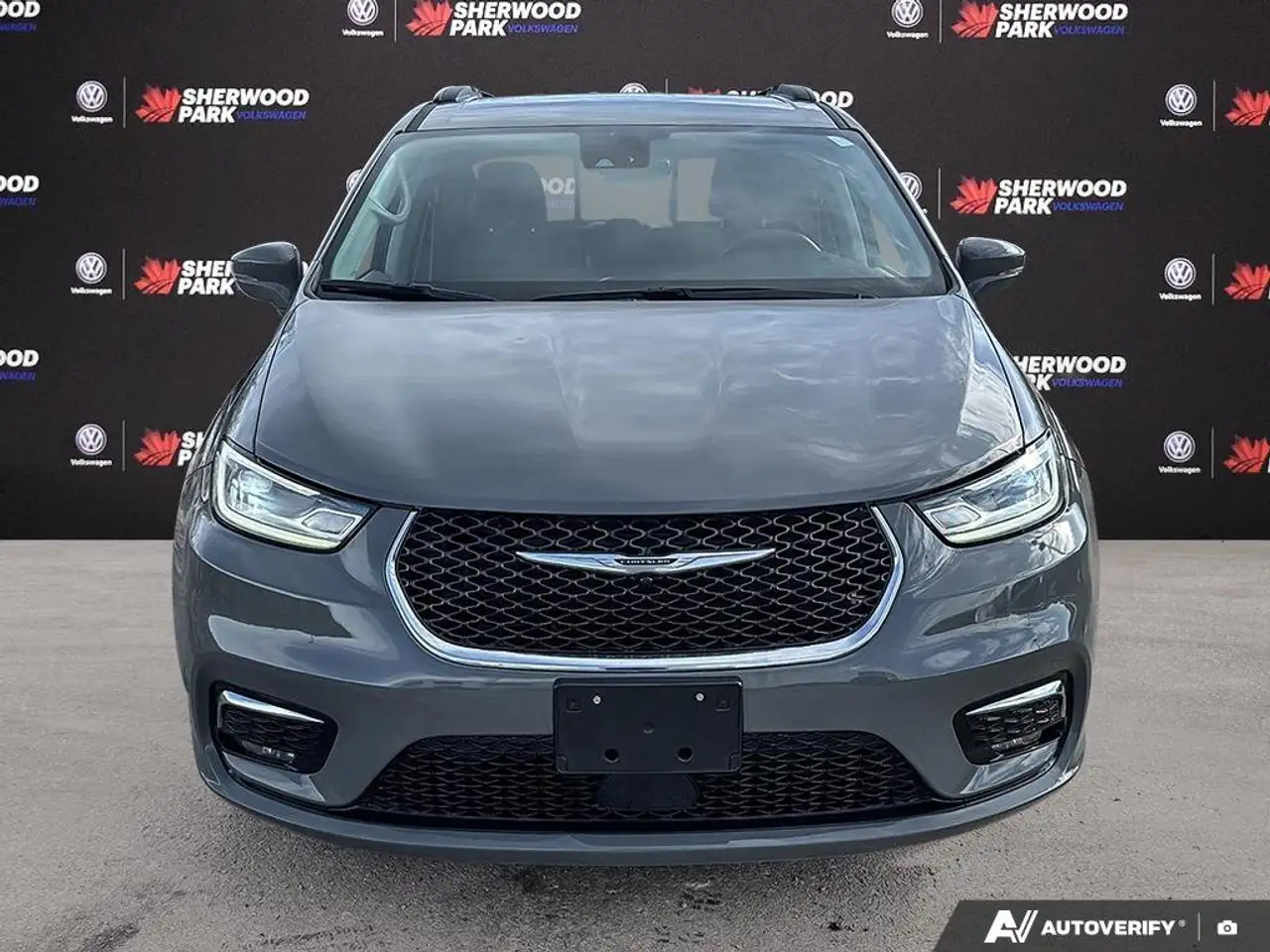 Chrysler Pacifica снимка Chrysler Pacifica