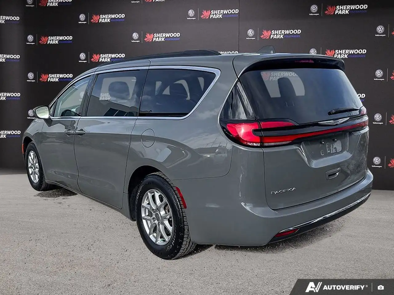 Chrysler Pacifica снимка Chrysler Pacifica