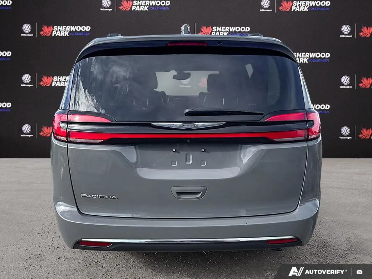 Chrysler Pacifica снимка Chrysler Pacifica