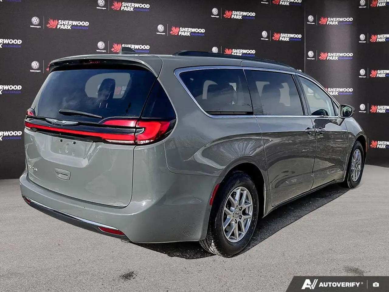 Chrysler Pacifica снимка Chrysler Pacifica