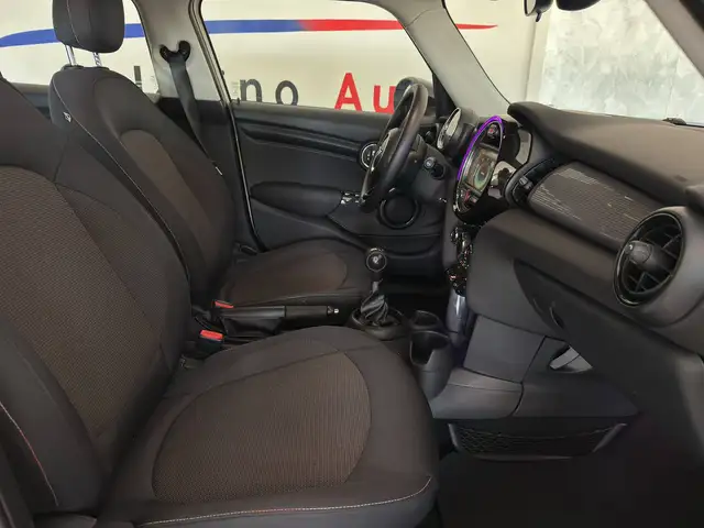 Mini Hatch view 5