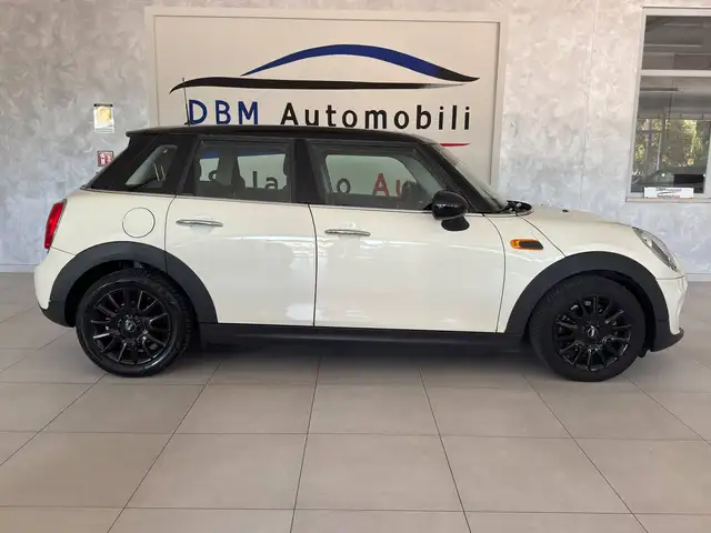 Mini Hatch view 3