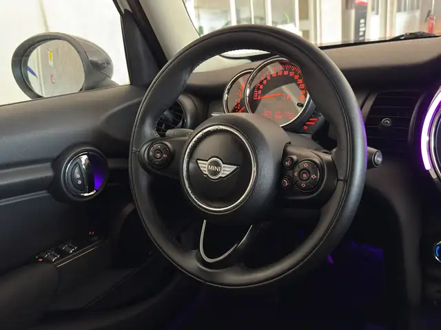 Mini Hatch view 10