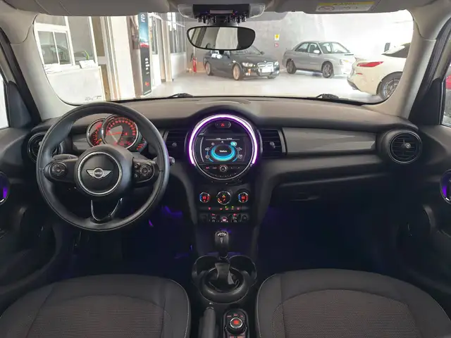 Mini Hatch view 13