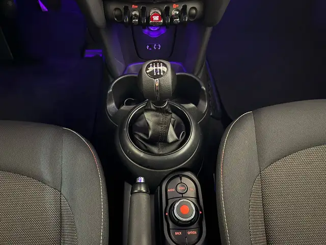 Mini Hatch view 14