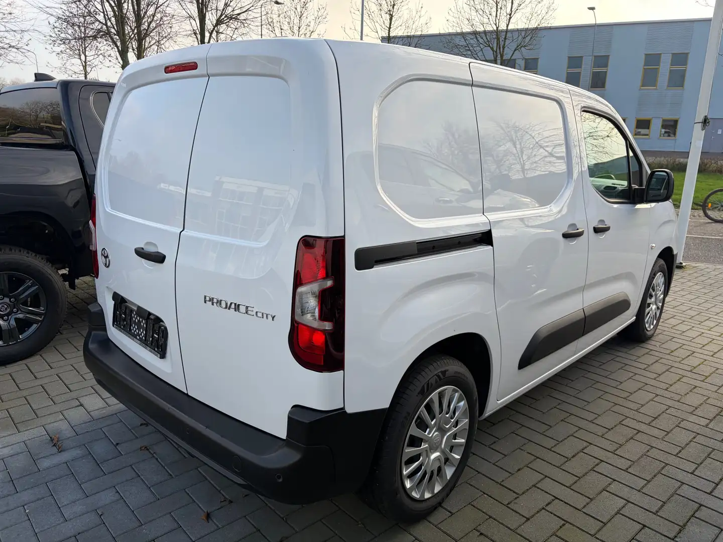 Toyota Proace City 1.5 D-4D L1 Blanc - 2