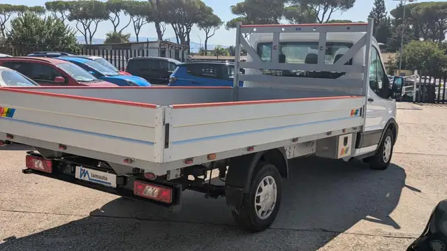 Ford Transit view 4