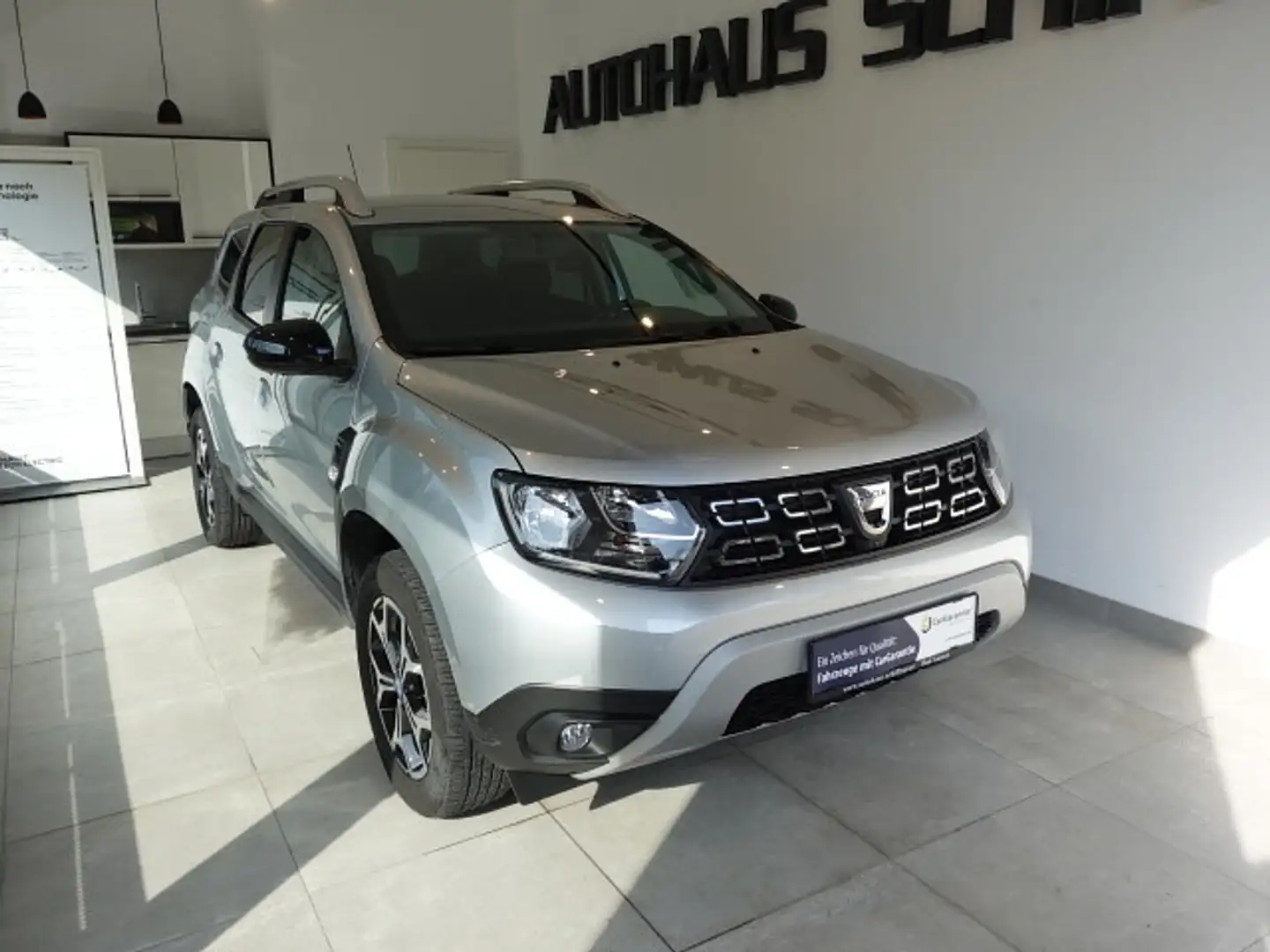 Dacia Duster dCi 115 4WD Celebration Silber - 2