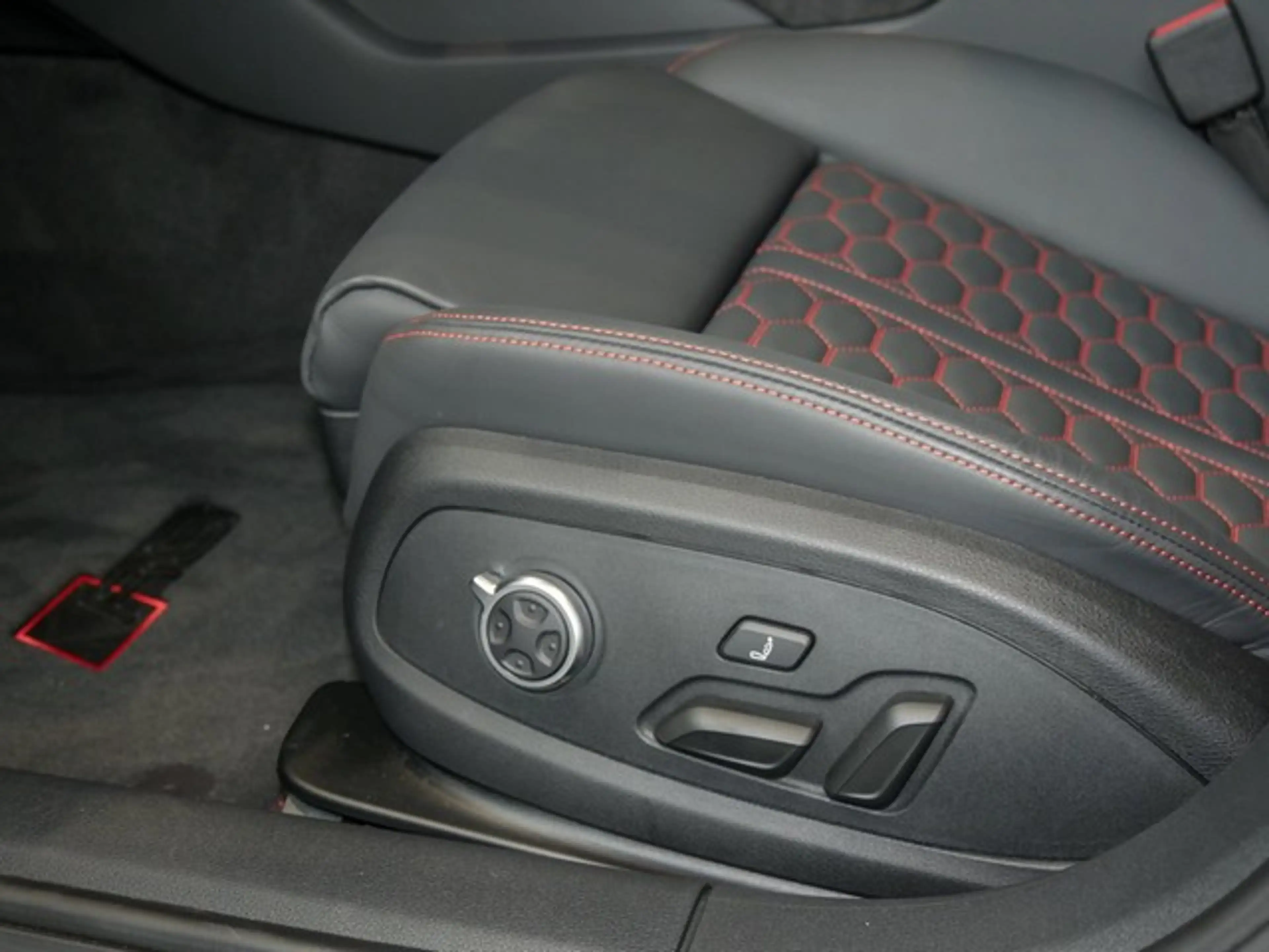 Audi RS4 RS 4 Avant Qu. ESSENTIALS PANO B&O NAPPA SPORTA... — photo 11