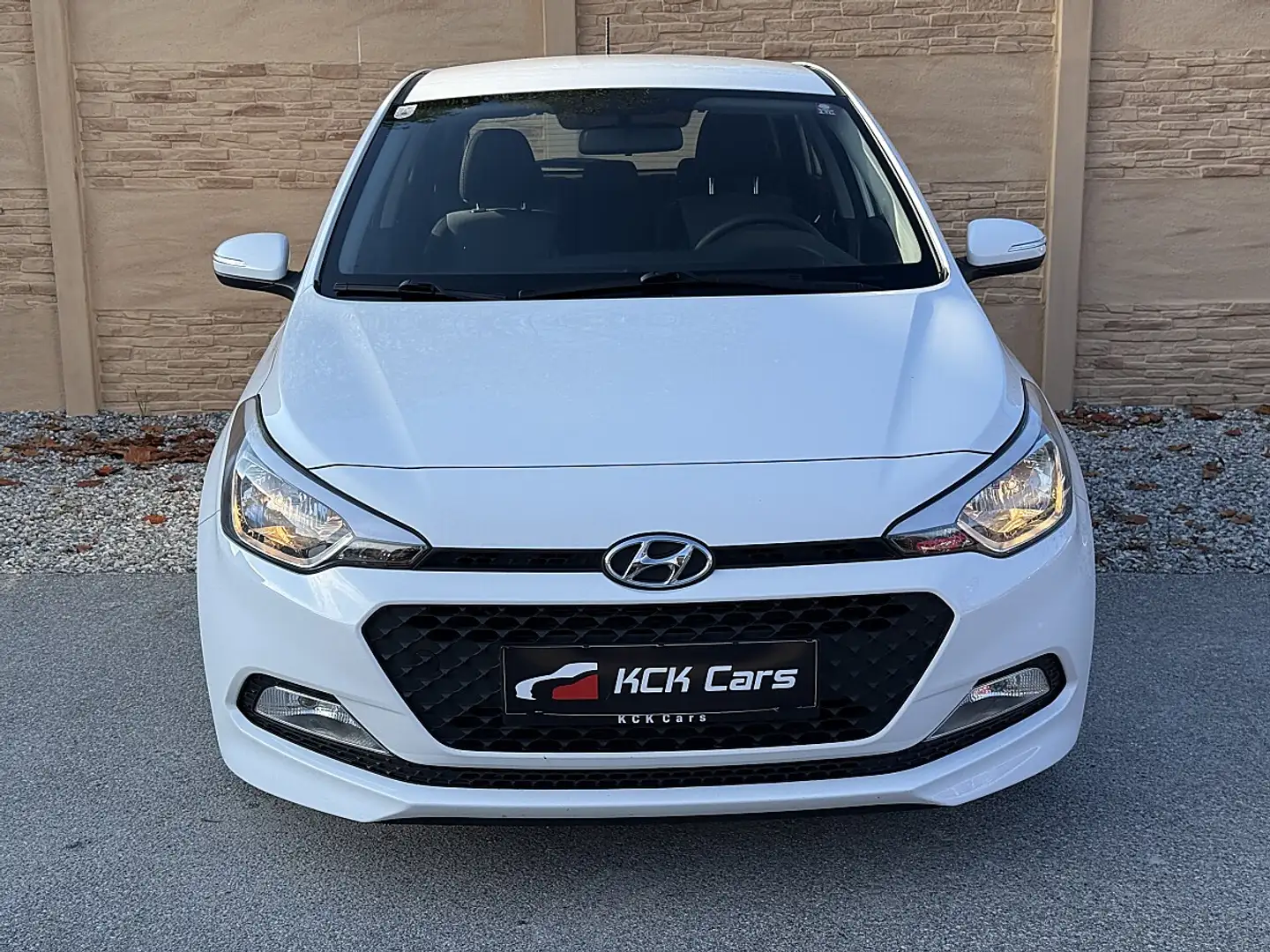Hyundai i20 1.2 Start Weiß - 2