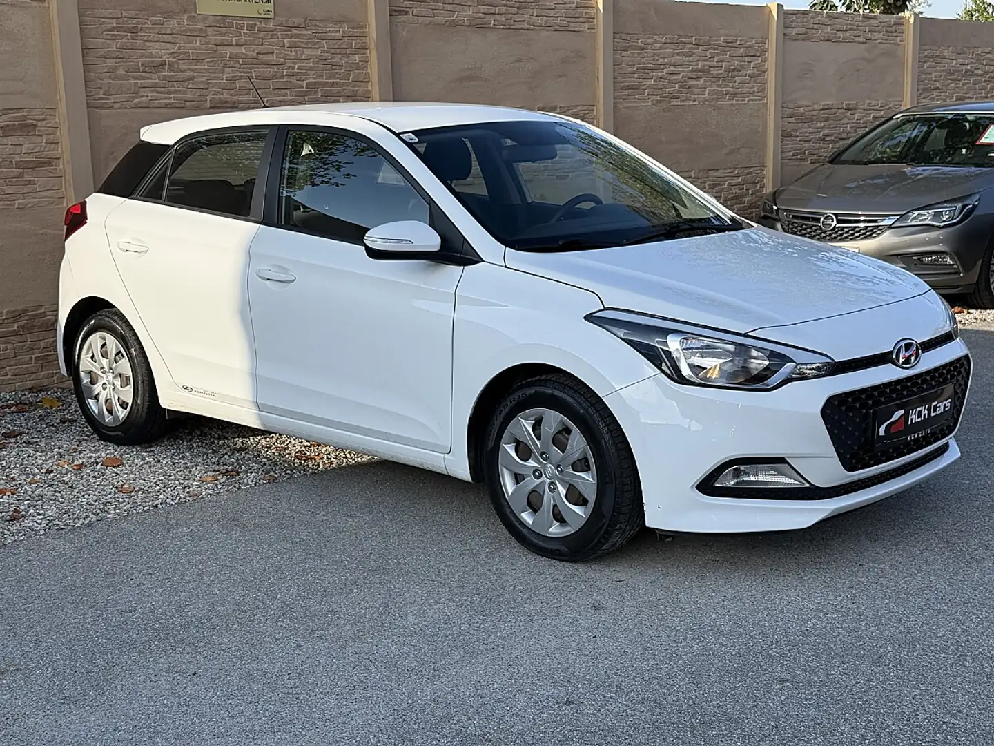 Hyundai i20 1.2 Start Weiß - 1