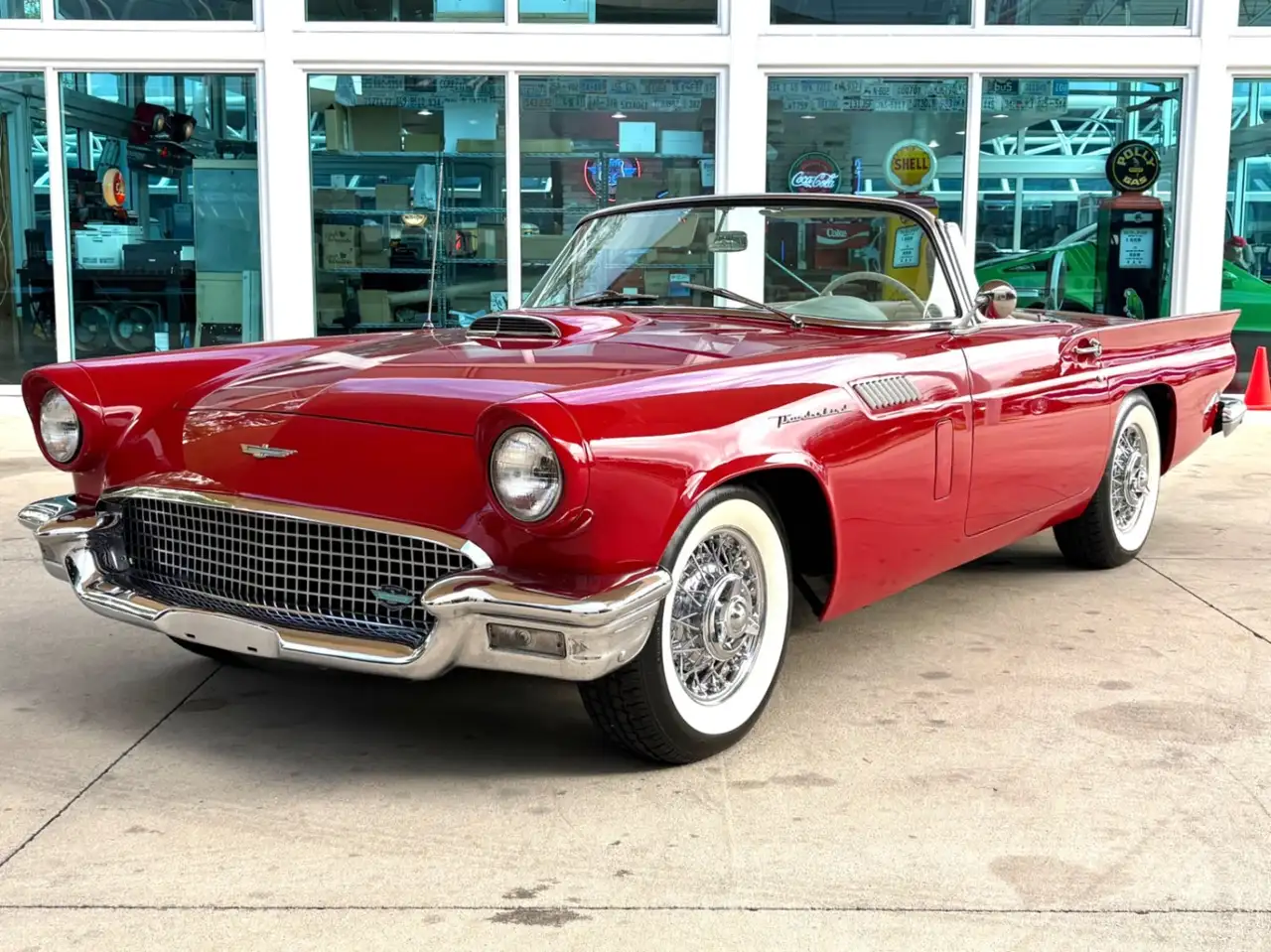 Ford Thunderbird Base, foto 1