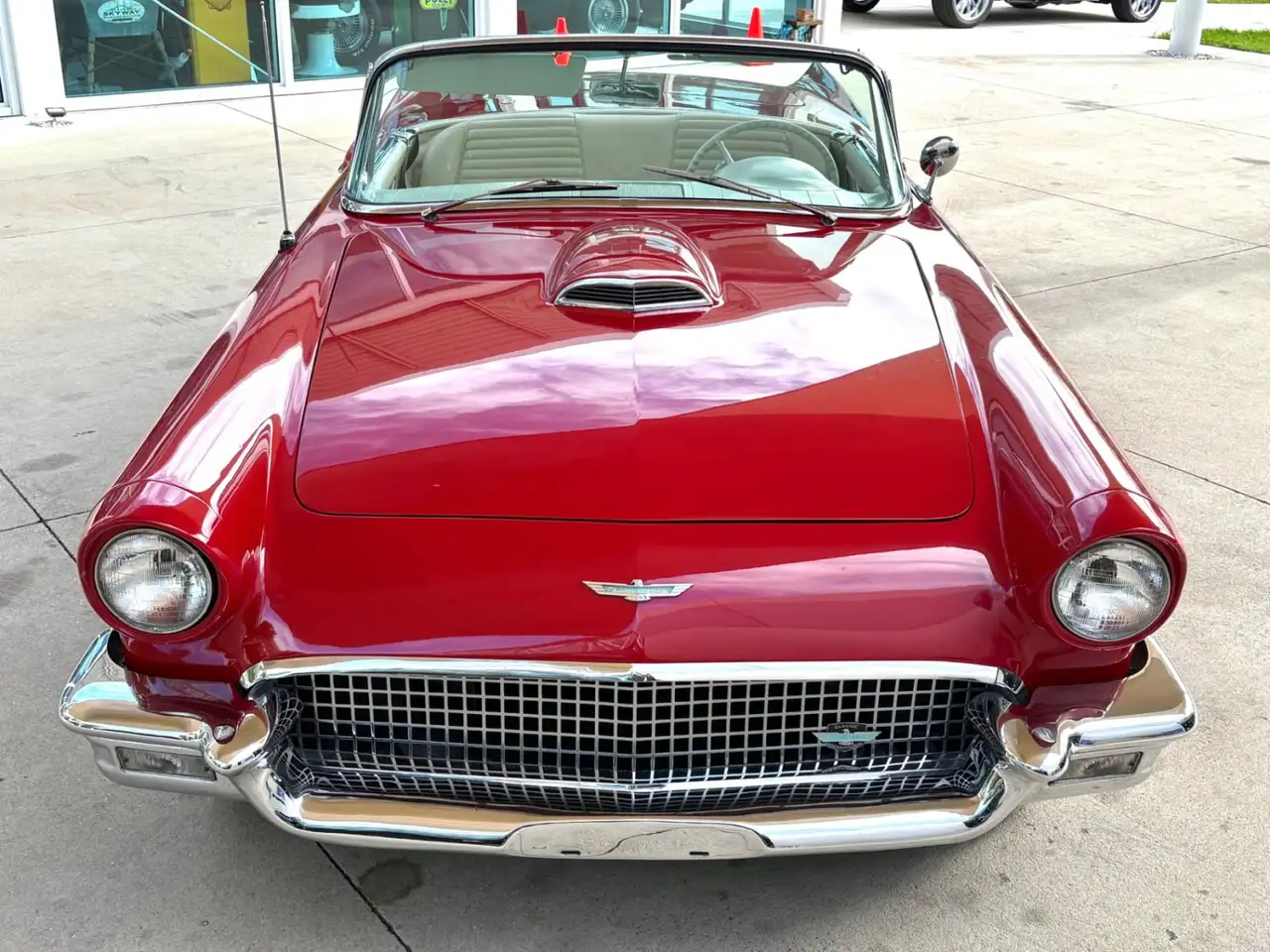 Ford Thunderbird Base, foto 3