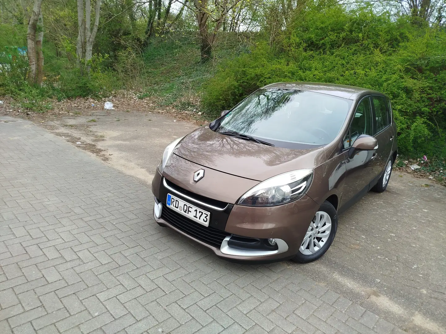 Renault Scenic 1.5 dCi Emotion - 1