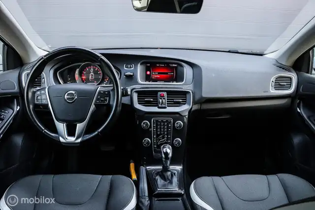 Volvo V40 view 3