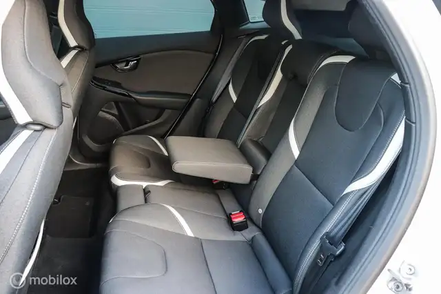 Volvo V40 view 7