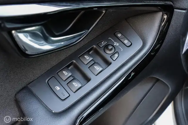 Volvo V40 view 12