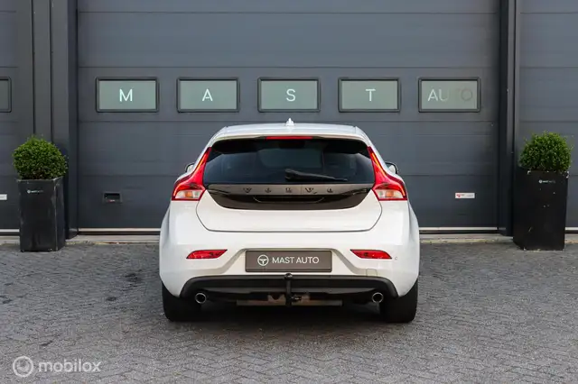 Volvo V40 view 9