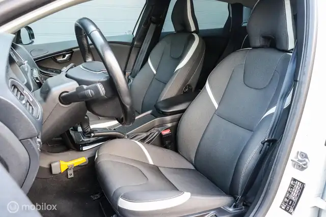 Volvo V40 view 6