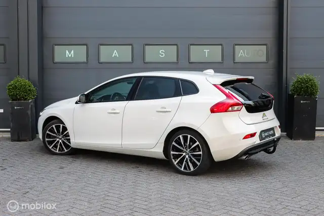 Volvo V40 view 13