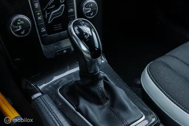 Volvo V40 view 10