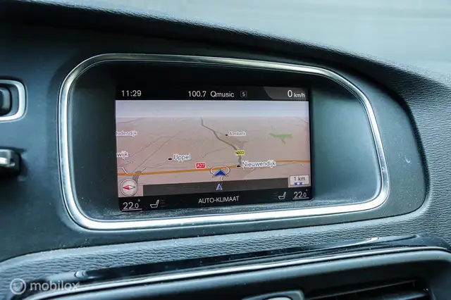 Volvo V40 view 11