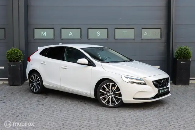 Volvo V40 view 4