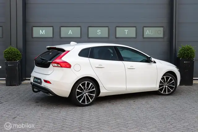 Volvo V40 view 8
