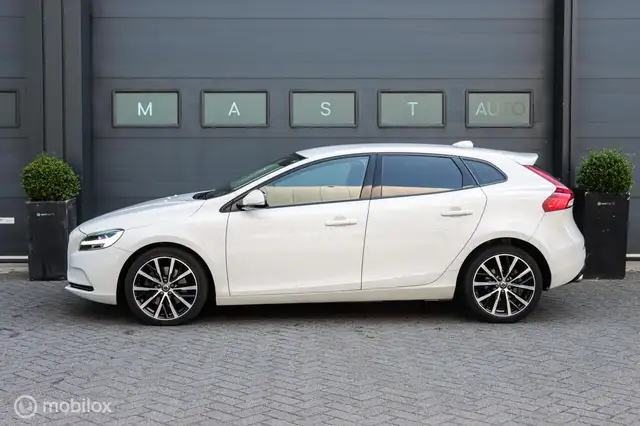 Volvo V40 view 14