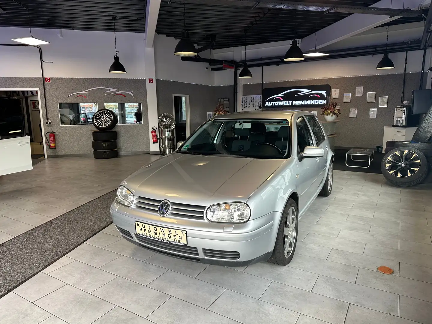 Volkswagen Golf 4 1.9 TDI Trendline Plateado - 1