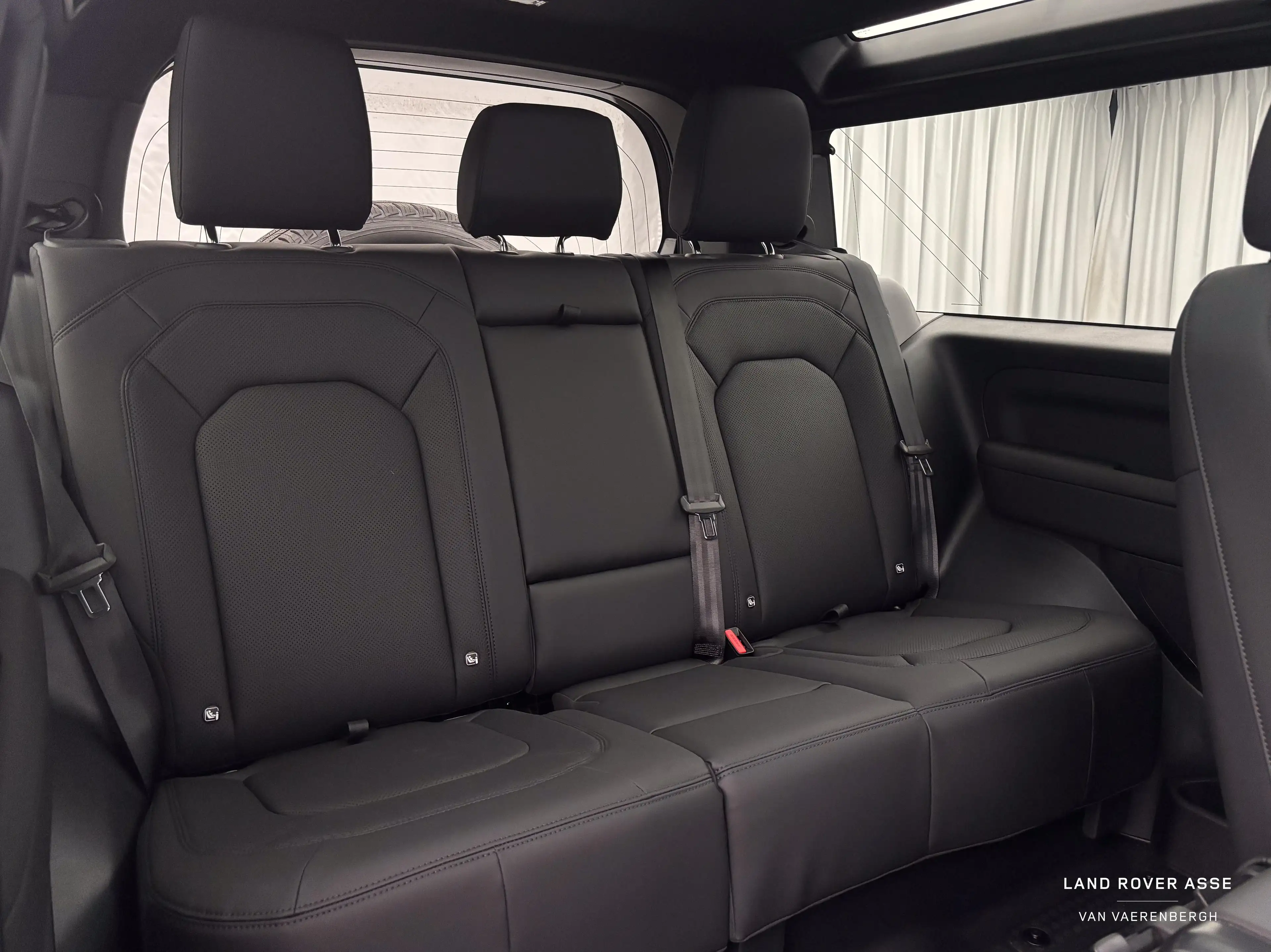 Land Rover Defender 90 D200 S AWD Auto. 26MY — photo 5