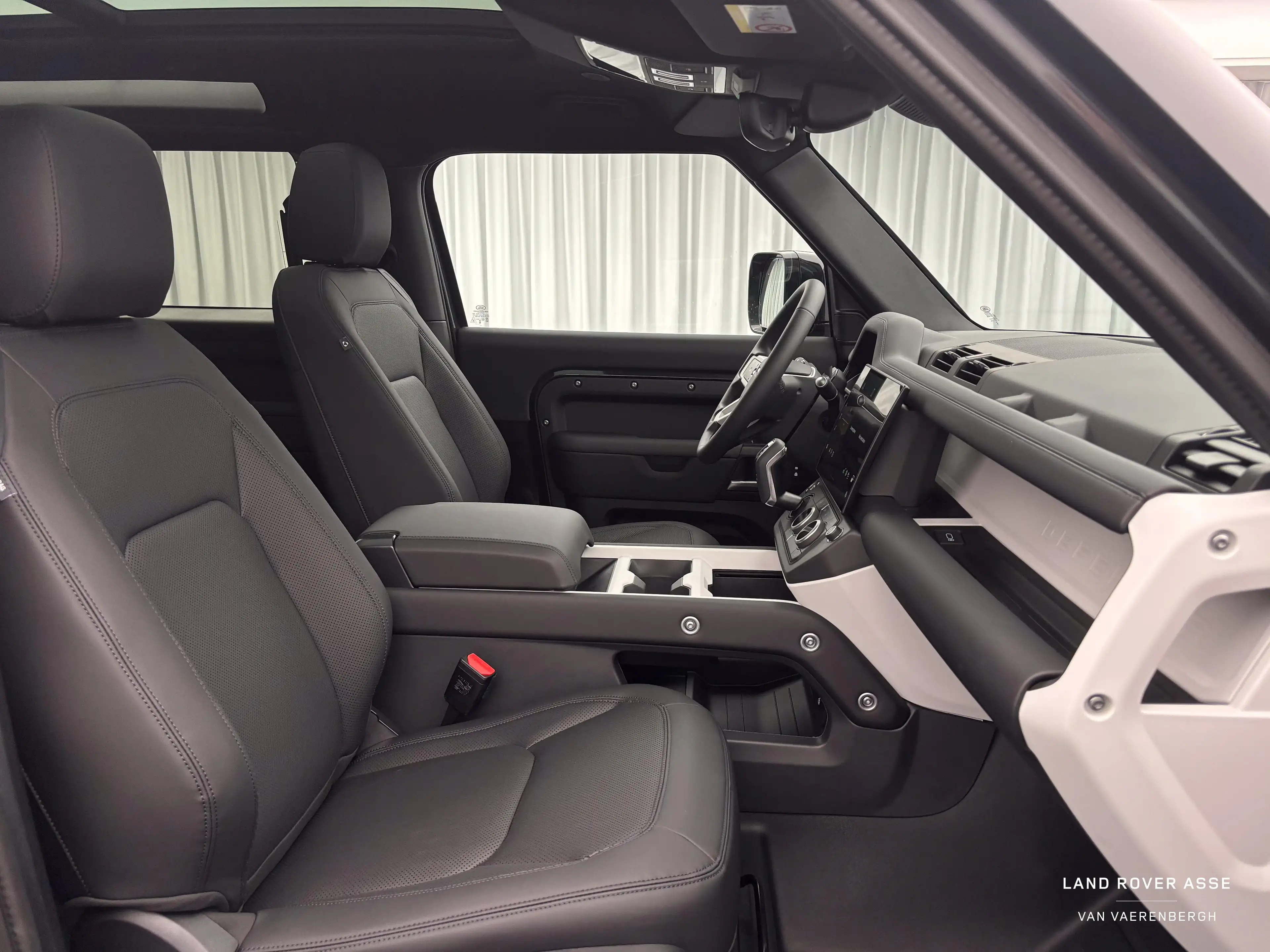 Land Rover Defender 90 D200 S AWD Auto. 26MY — photo 3