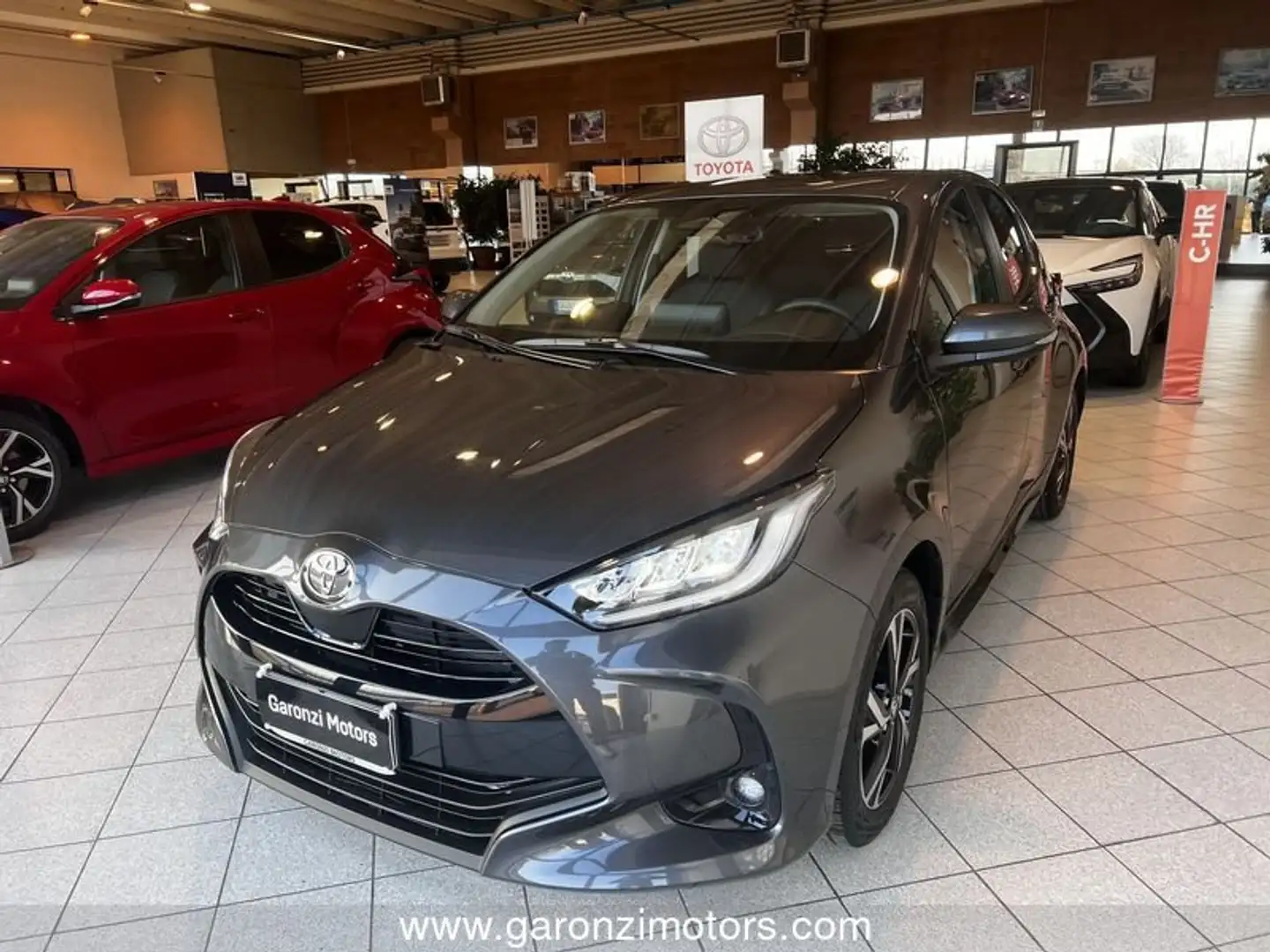 Toyota Yaris 1.5 Hybrid 5 porte Trend Grigio - 1