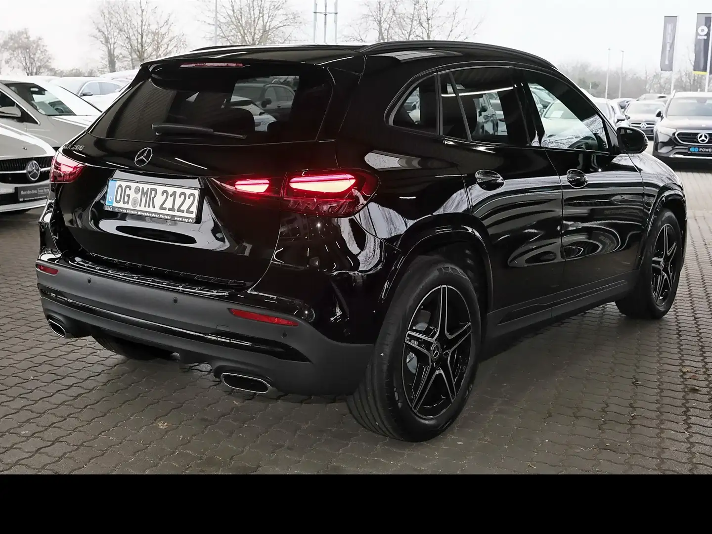 Mercedes-Benz GLA 200 AMG MBUX+M-LED+AHK+Pano+360°+Distronic Negru - 2