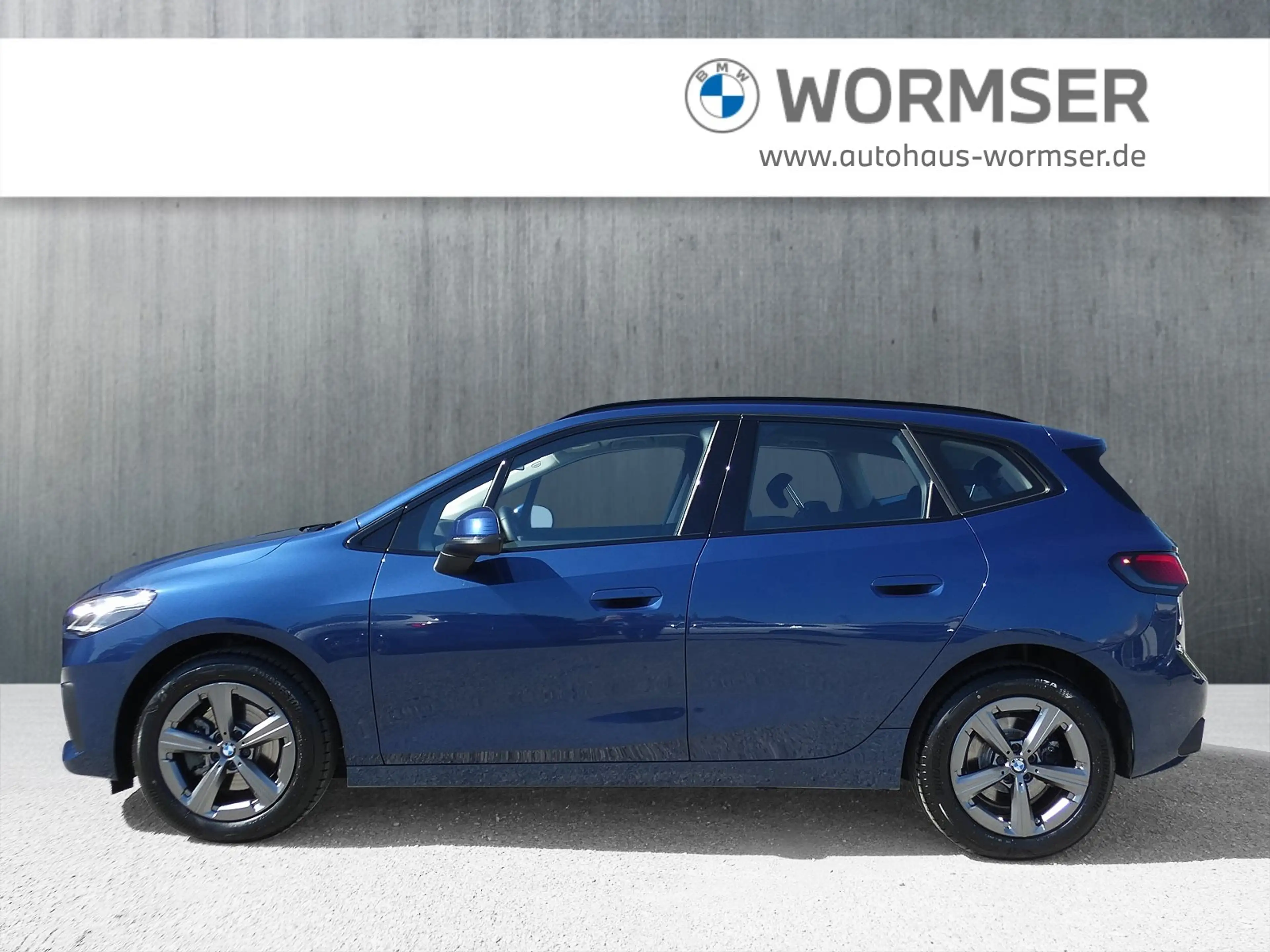 BMW 220 i Active Tourer — photo 8