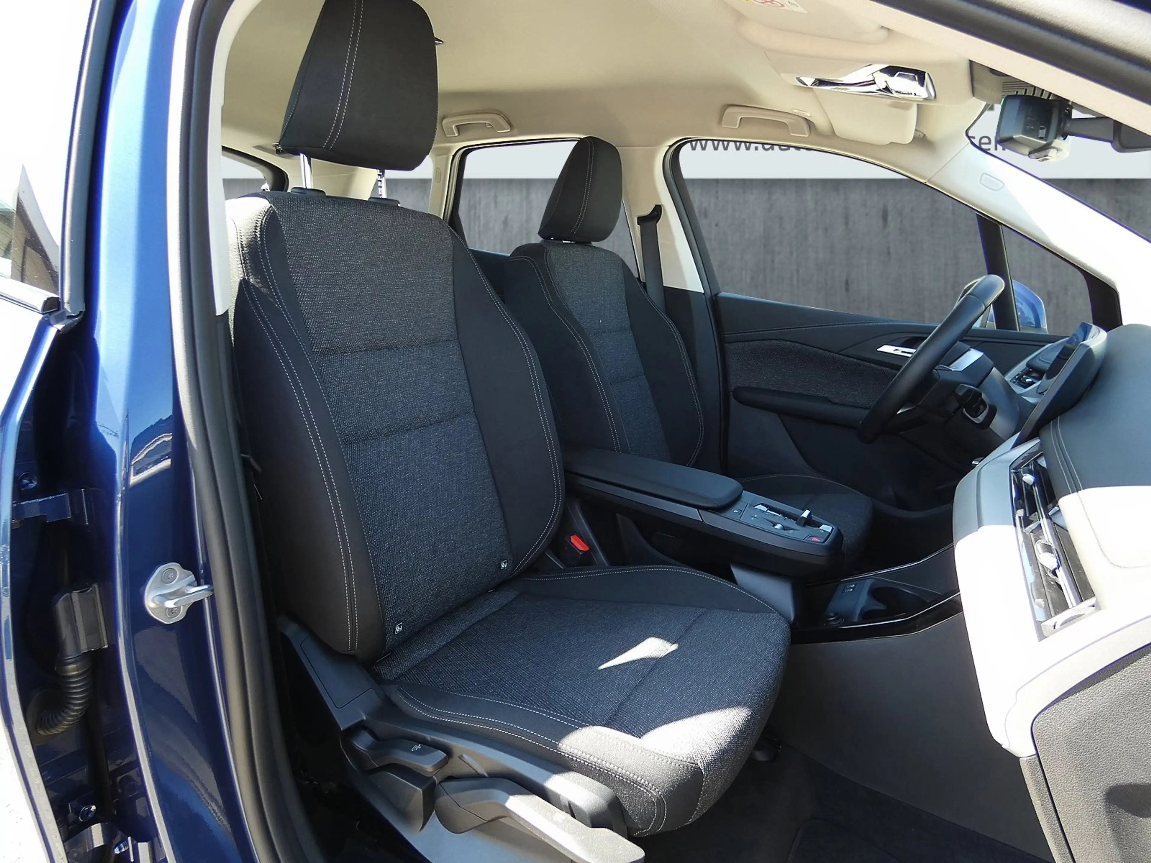 BMW 220 i Active Tourer — photo 10