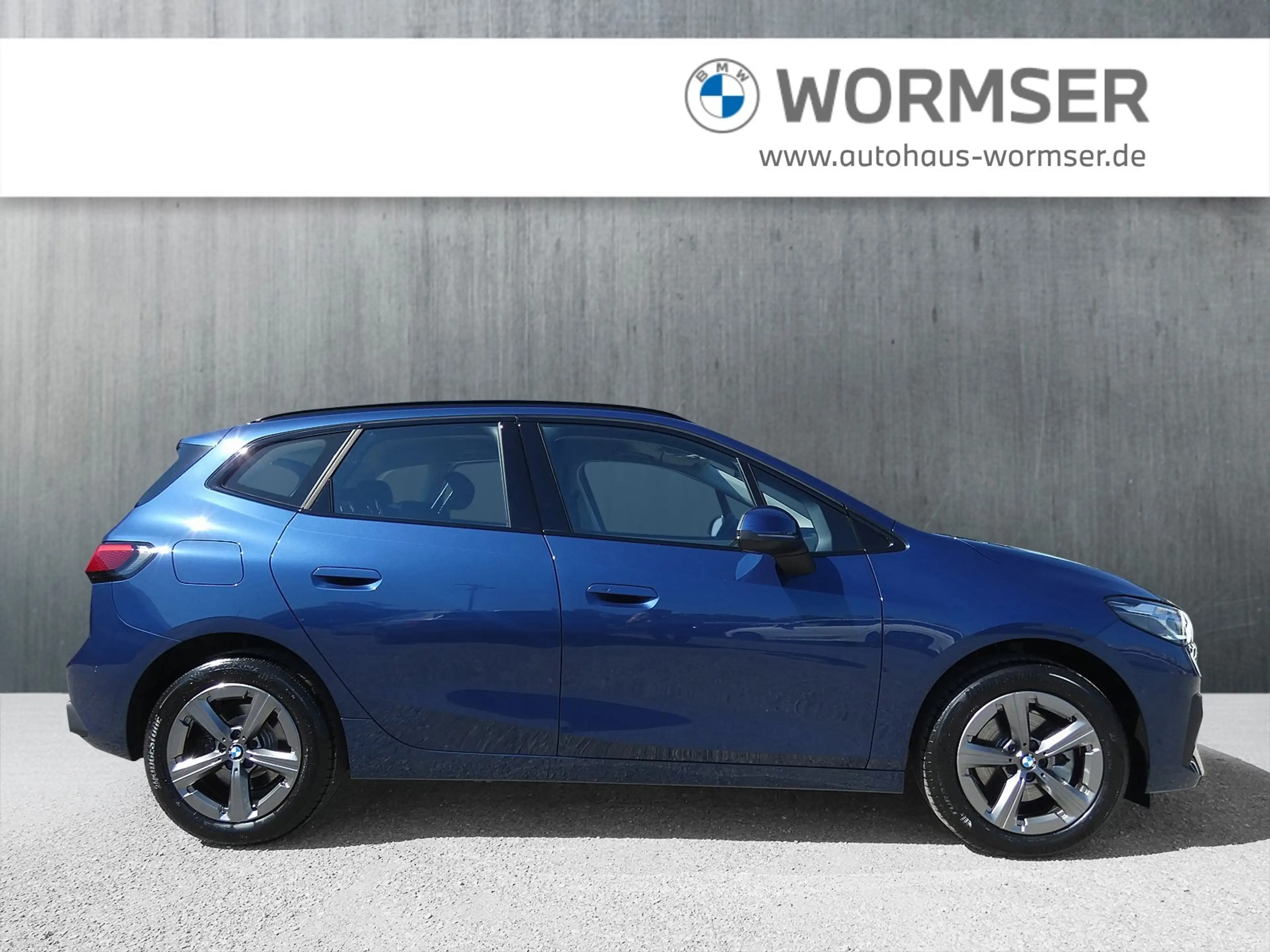 BMW 220 i Active Tourer — photo 4