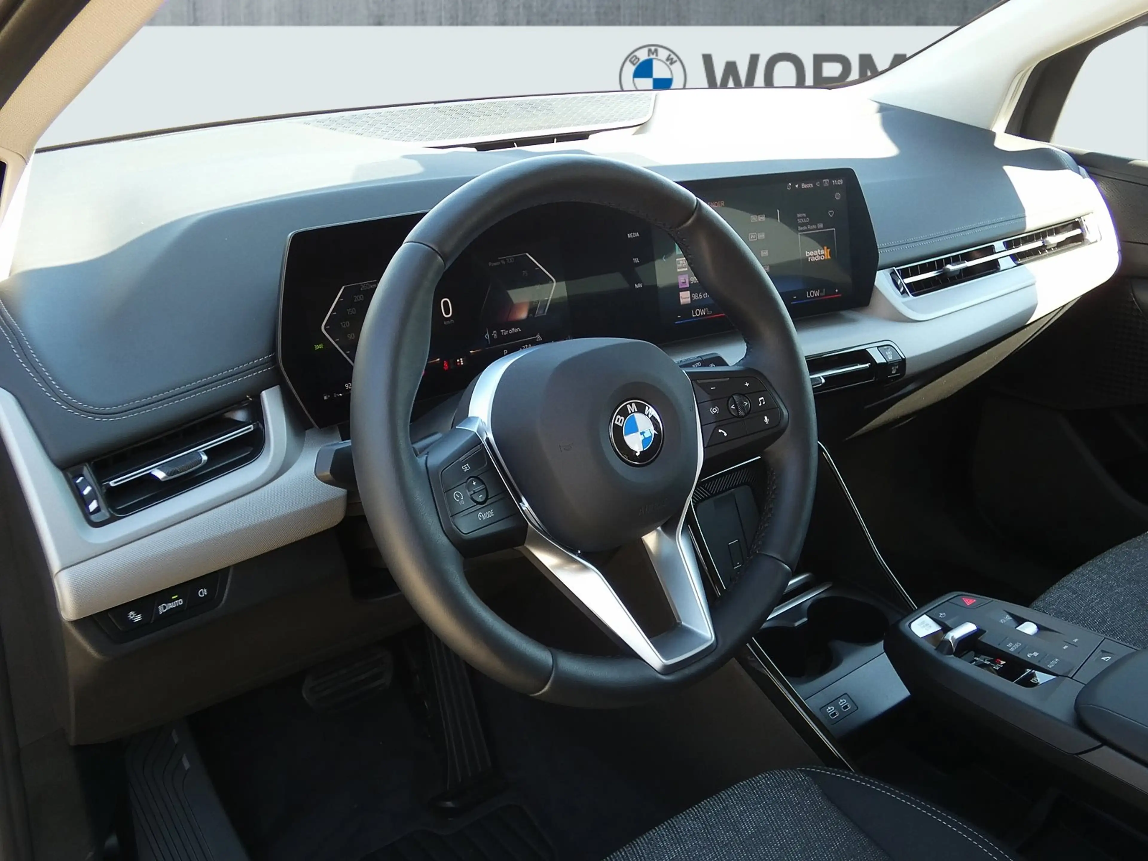 BMW 220 i Active Tourer — photo 12