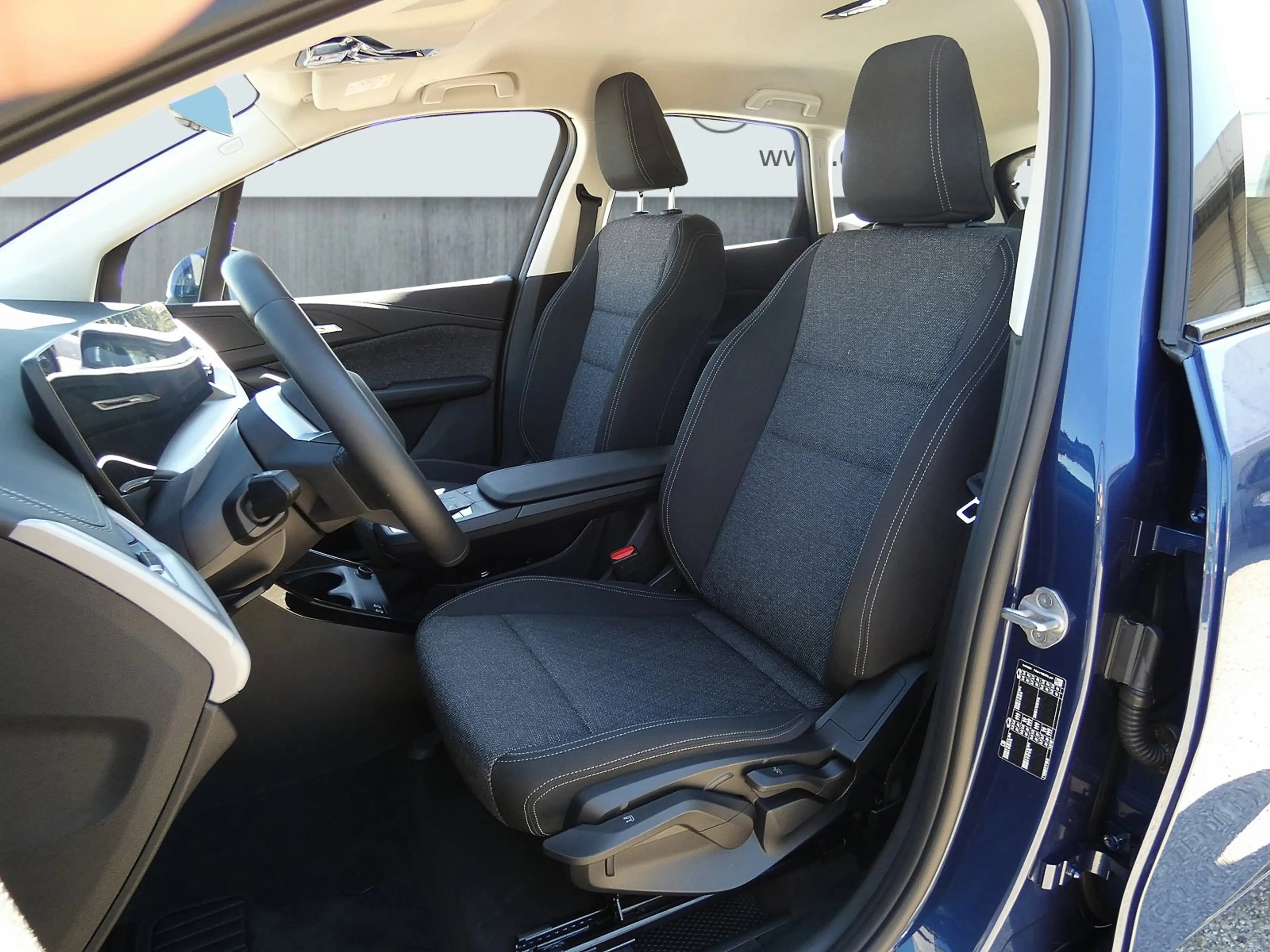 BMW 220 i Active Tourer — photo 9