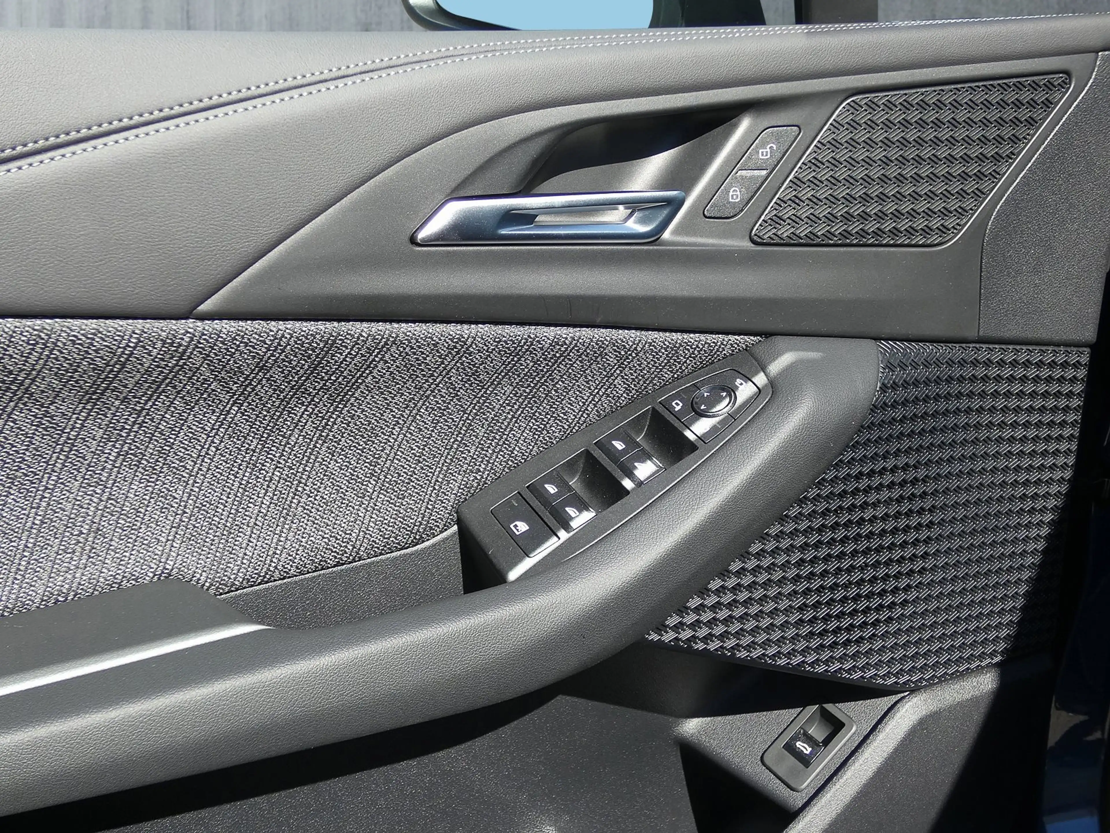 BMW 220 i Active Tourer — photo 11