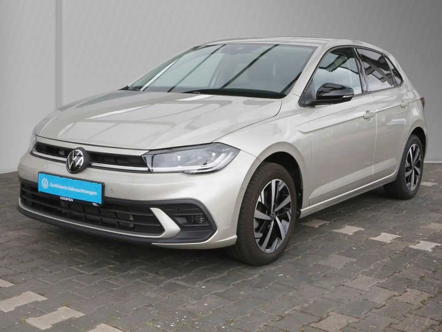 Volkswagen Polo VI 1.0 TSI DSG Move AHK Navi+VC Conn. ACC PDC M... Silber - 2