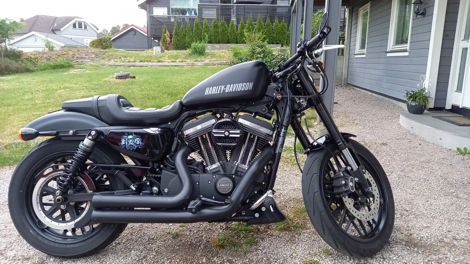 Harley-Davidson XL 1200 Roadster Чорний - 1