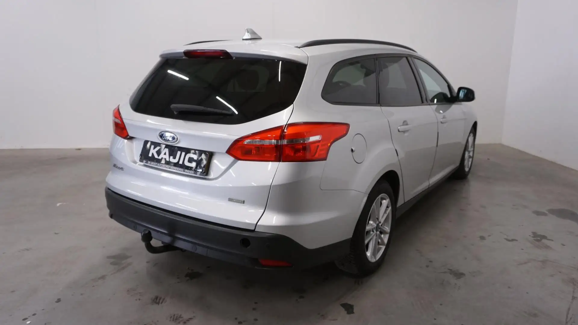 Ford Focus Wagon 1.0 Trend Grijs - 2