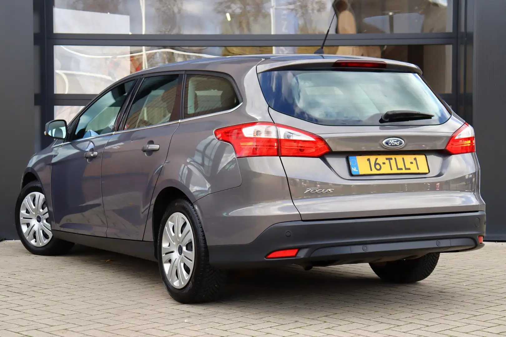 Ford Focus Wagon 1.6 TI-VCT Titanium | Navigatie | Dealer Ond Brun - 2