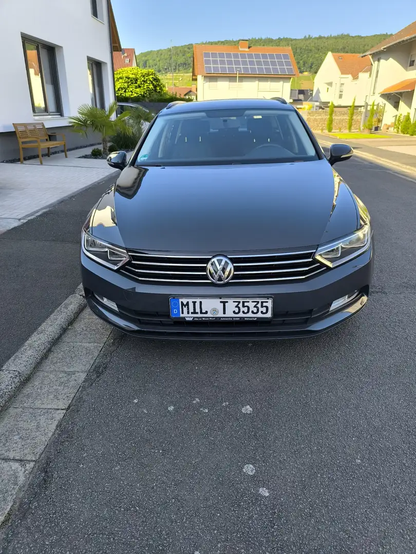 Volkswagen Passat 1.6 TDI (BlueMotion Technology) DSG Trendline - 1