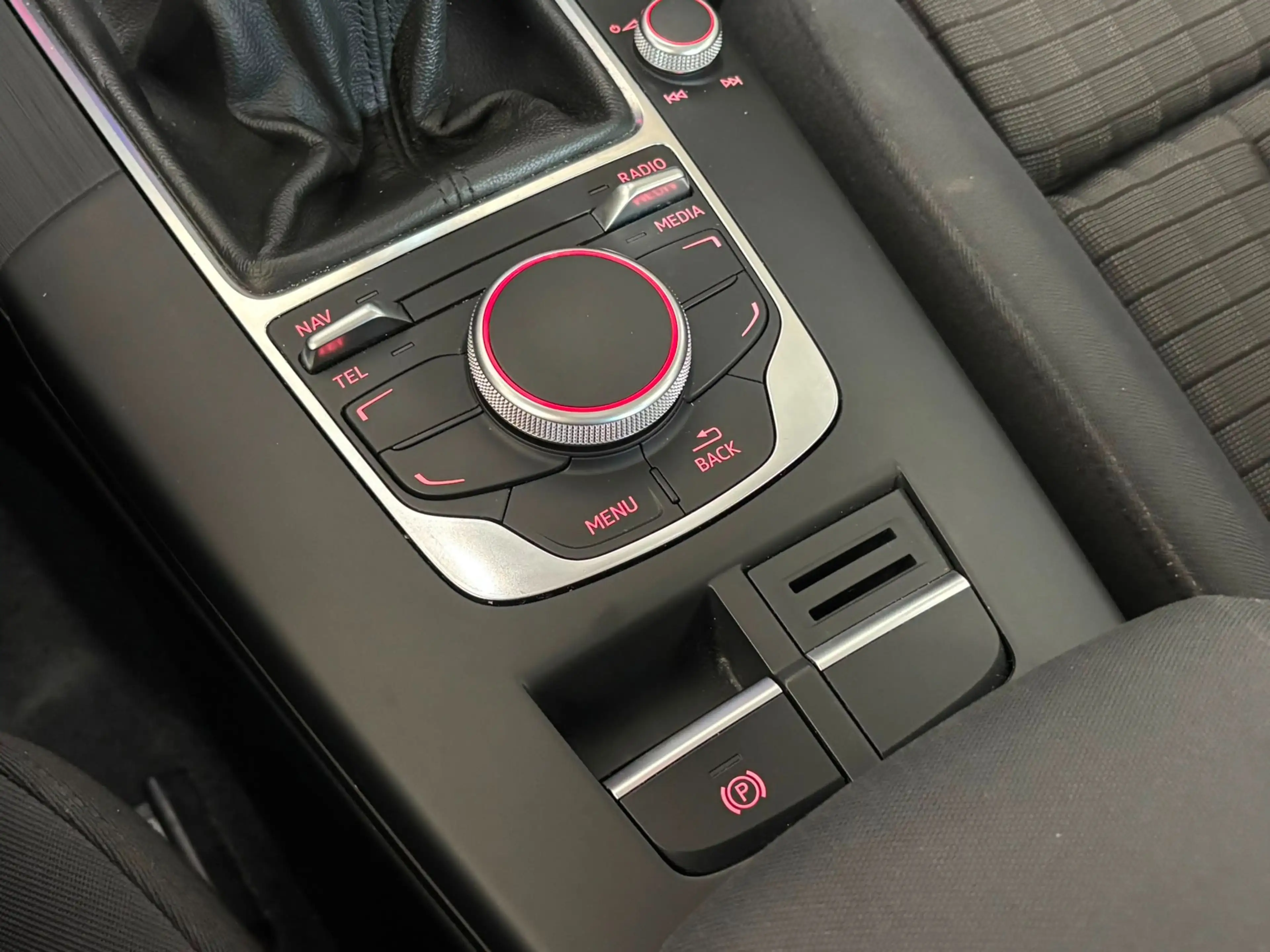 Audi A3 Sportback 1.4 TFSI Ambiente Pro Line g-tron - Crui — photo 15